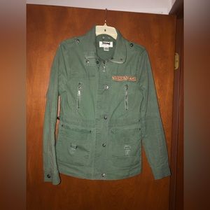Buckle daytrip army green jacket. Size M
